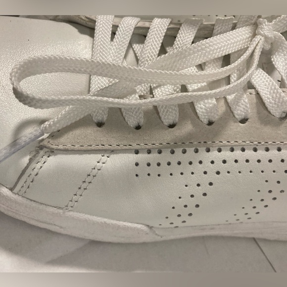 👟Le TIGRE Tompkins Sneaker - Women's Size: 9.5 Color : White - Picture 4 of 12